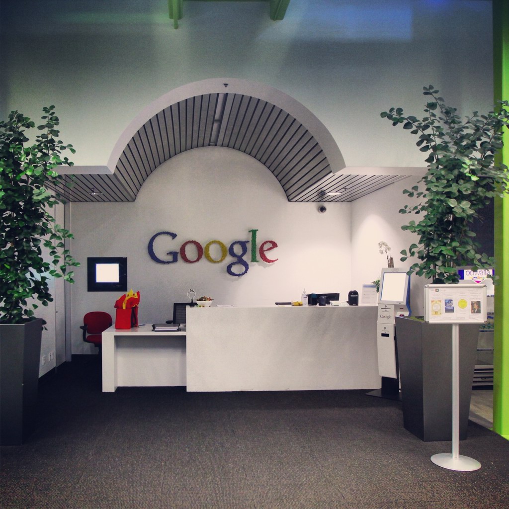 这是安卓开发部的正门，可惜已经是下班时间了。