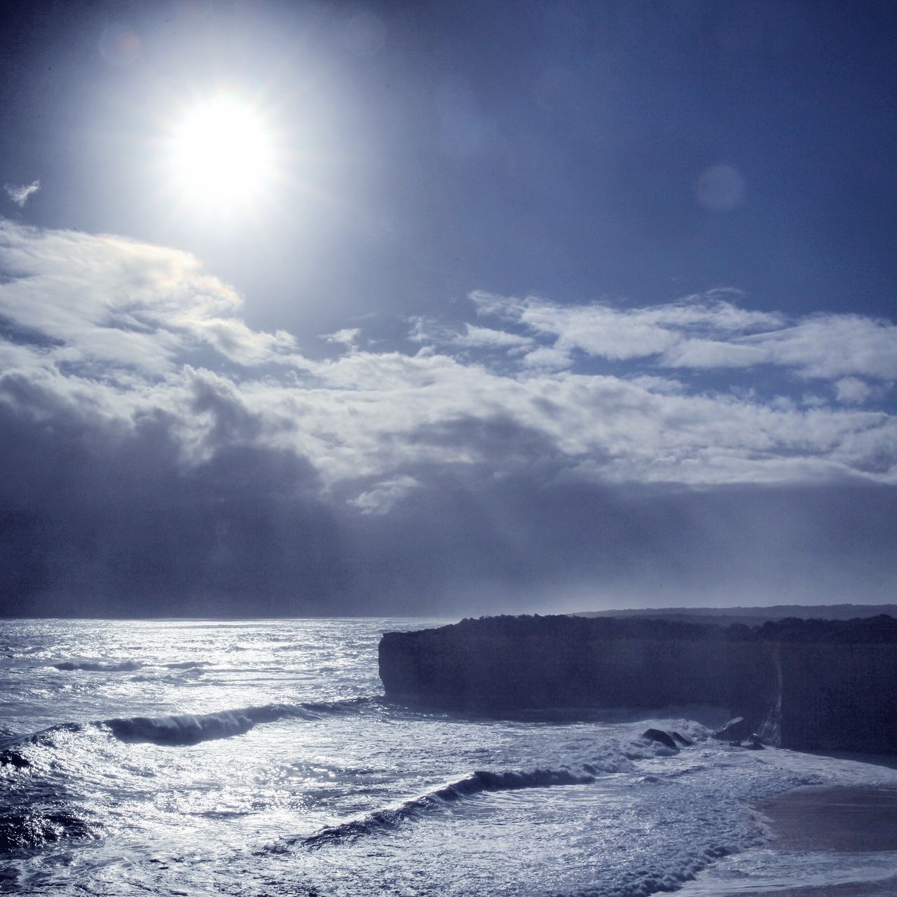 阳光大盛，风很大