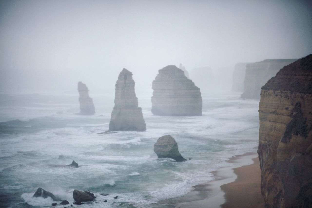 瞬息万变的海边天气，刹那间风雨杀至