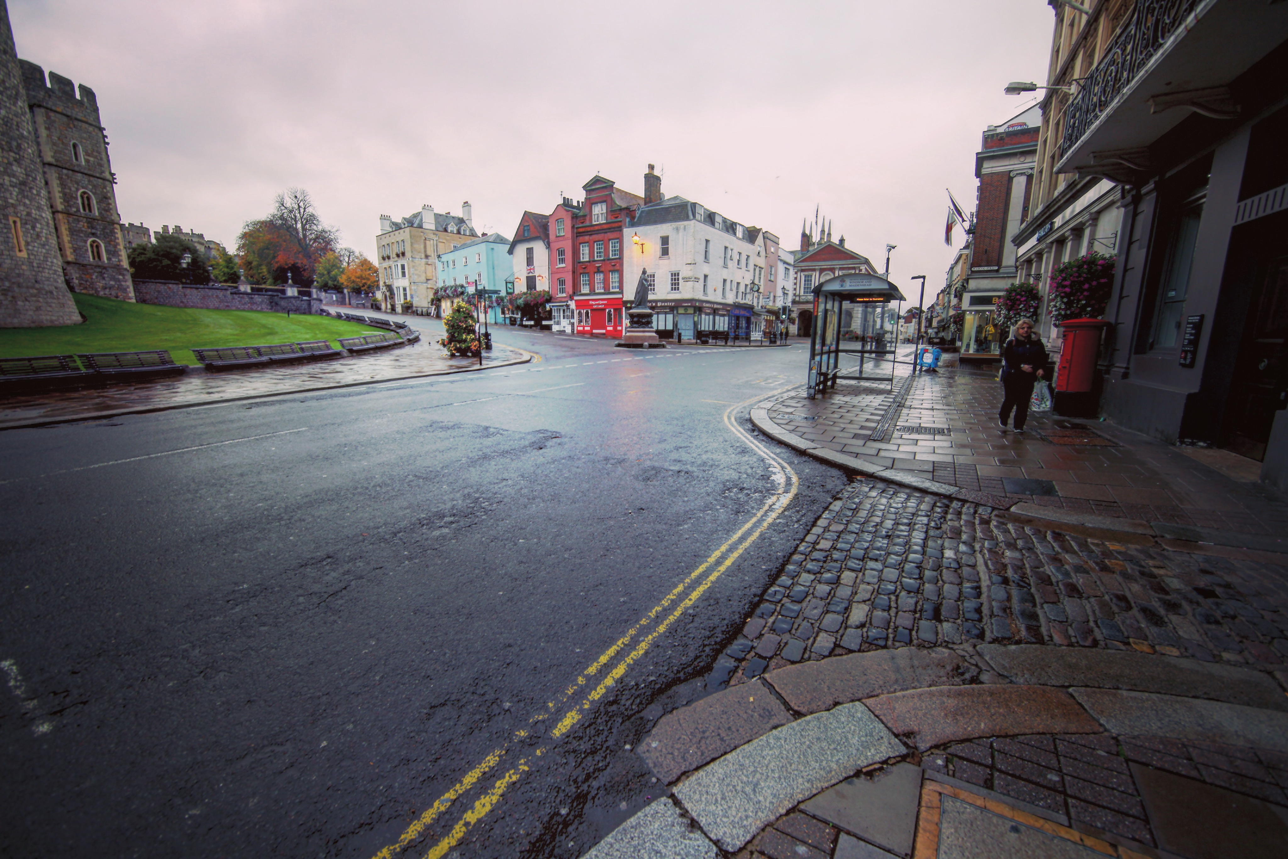 眨眼就天亮了，比国内慢了7小时，所以一大早就准备动身了，这是整个小镇都没几个路人