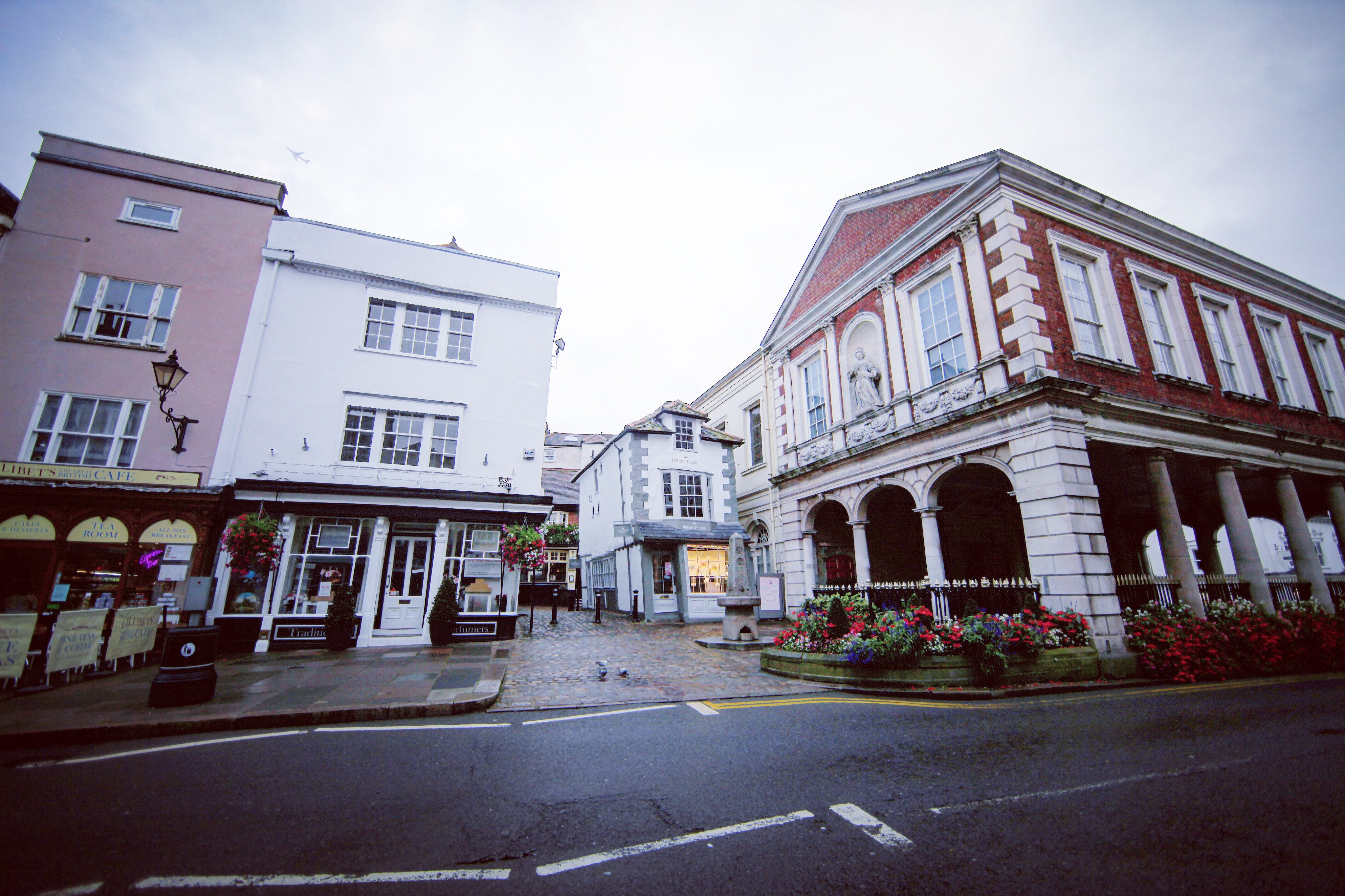 城堡附近的建筑都很正点，跟在欧洲看的略有不同