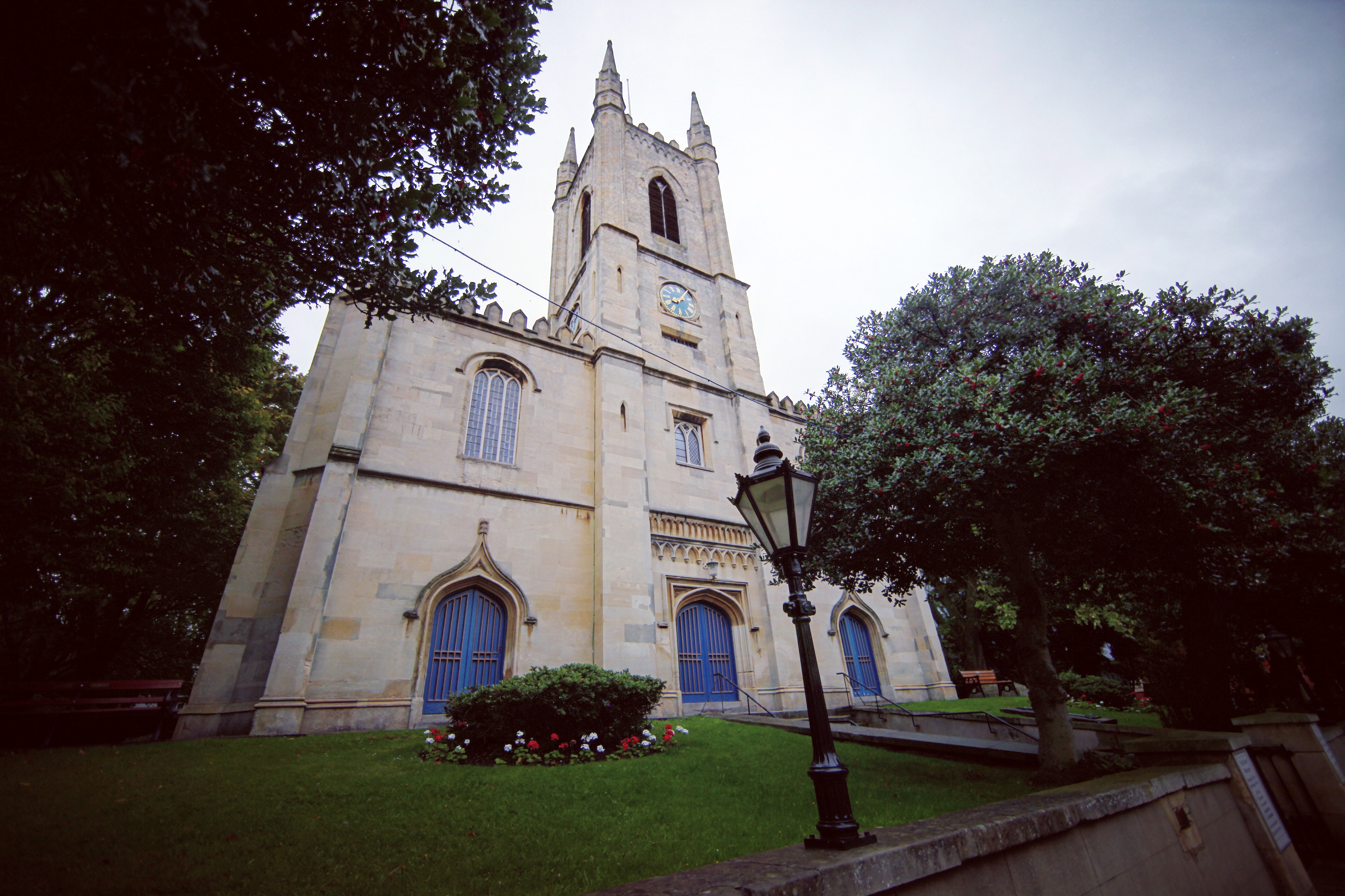 教堂，在欧洲这边旅游总会存在的神圣建筑，这么朴素的外观，难道是基督教的？