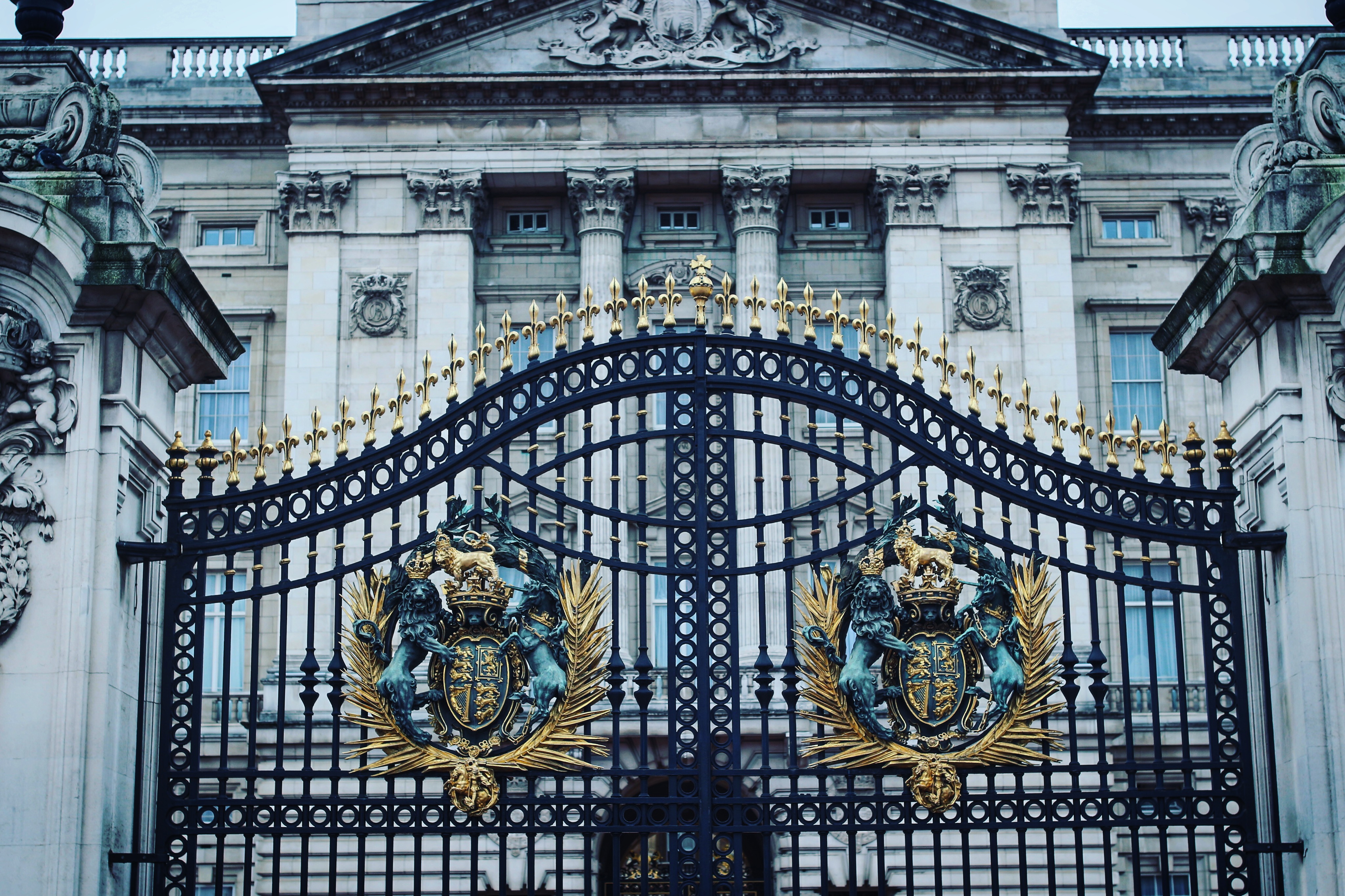 也罢，在门口打个卡，有机会再来看吧