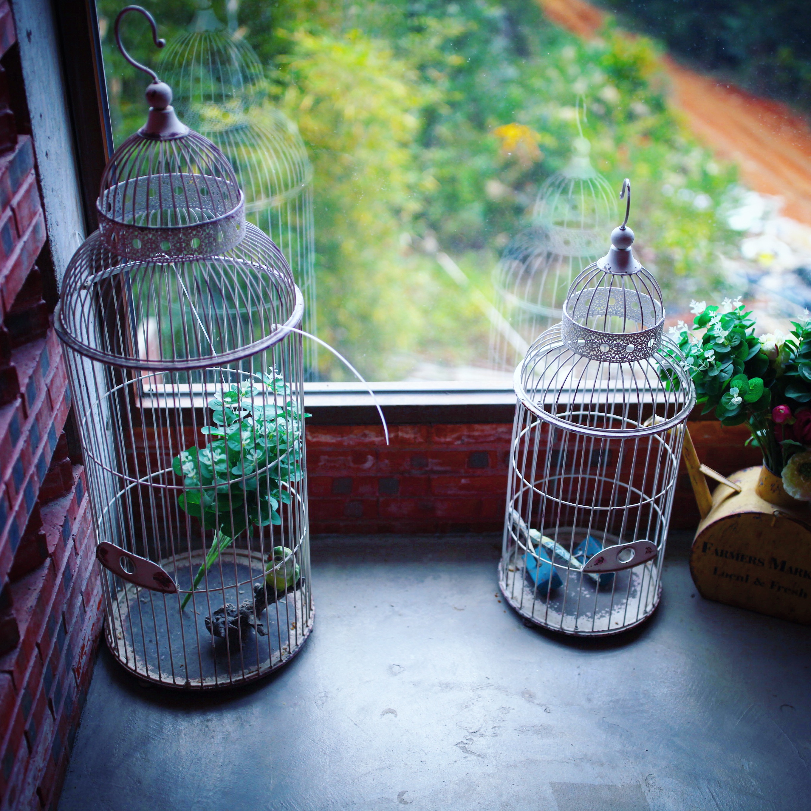 哪怕是窗台的一个角落，也能透露出主人的品味