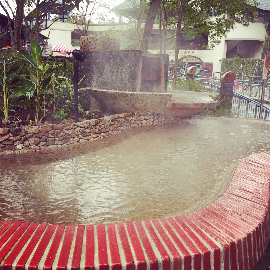 礁溪不愧为温泉乡，到处都是冒烟的温泉