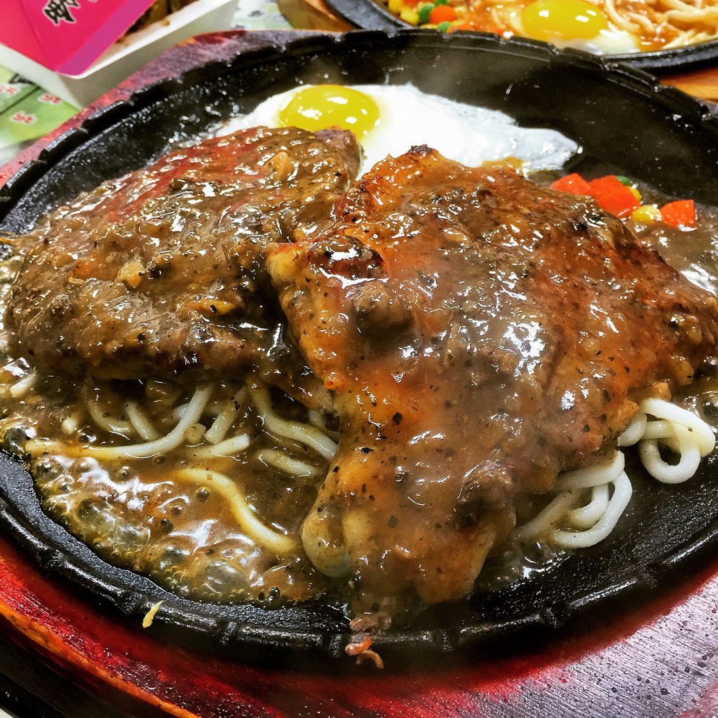 还有香喷喷的牛排