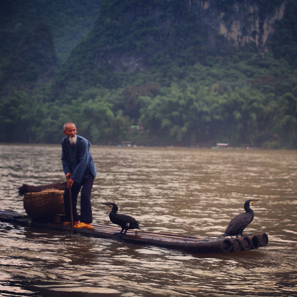 居然还能见到打渔的老人家