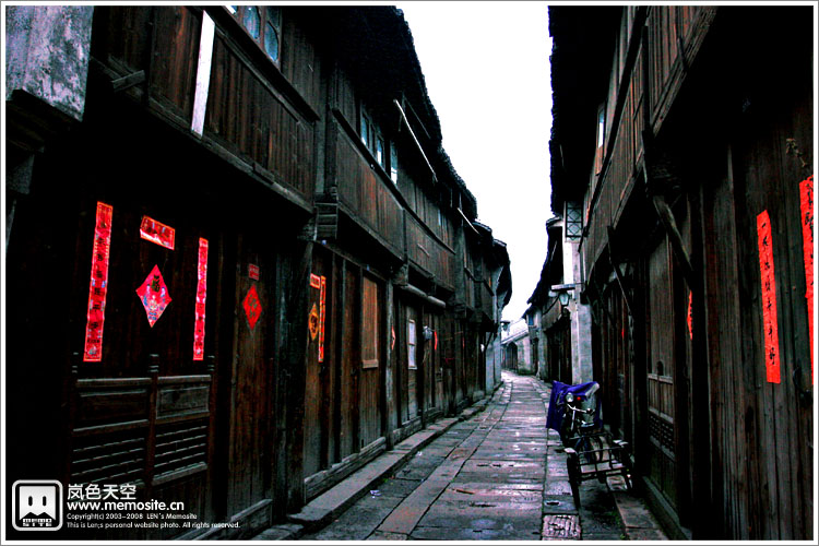 为了避开人群，趁天没亮，早早爬了起来感受一下