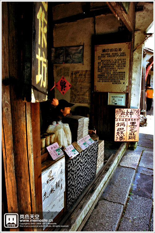 太阳出来了，游人见见多了，也是离开乌镇的时候了