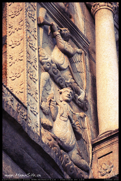 大三巴牌坊上的浮雕