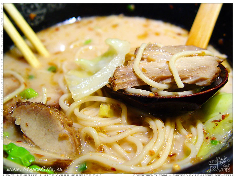 拉面的味道相对清淡一些