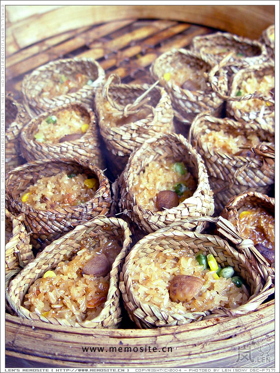 里面的材料还是挺丰富的，卖相不错。因为太饱，所以都没问价钱了。