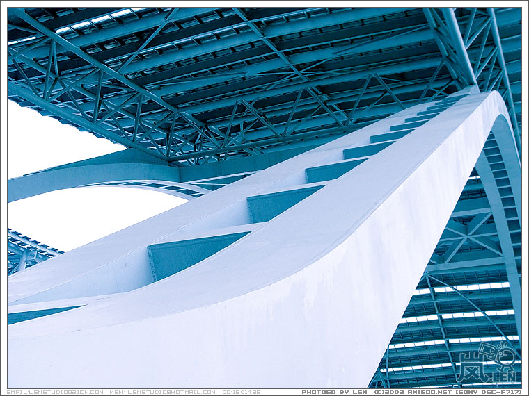 还是免不了在这里徘徊啊，来个类广角的