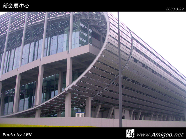 没有rou的广角镜，所以只能拉拉视角了