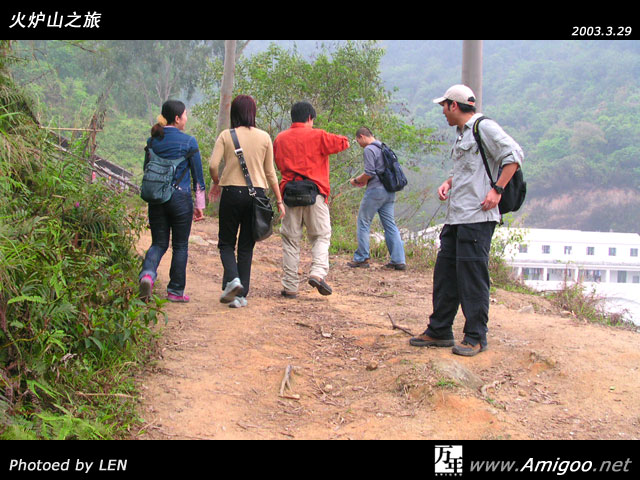 经过15分钟的徒步，在一个不显眼的入口，开始了我们的行山之旅