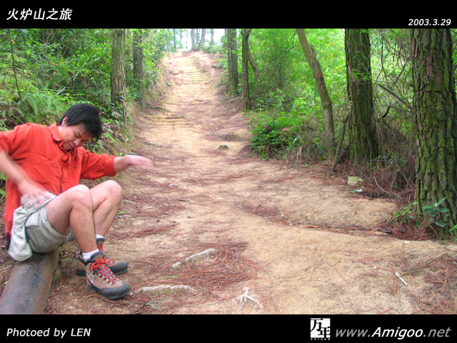 看看老头，见到PLMM后再也按捺不住心中的那团火～～忍不住要脱了！！！！顺带一说，这里的山路还是挺有感觉的！