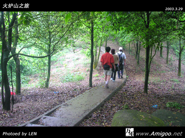 稍休片刻以后，我们继续向第二个目标景点出发～～这次的路就比较有人工feel